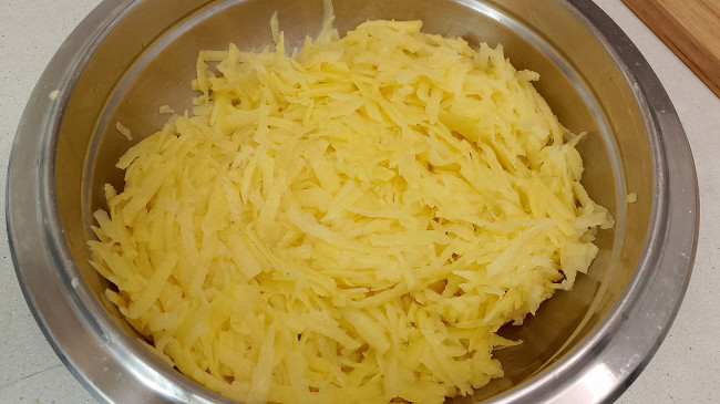 Фото шага рецепта Вкусные драники 192435 шаг 1
