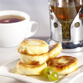 Фотография рецепта Сырники с яблоками и сухофруктами автор Мария Плотникова
