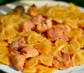 Фотография рецепта Паста фарфалле с курицей и медом