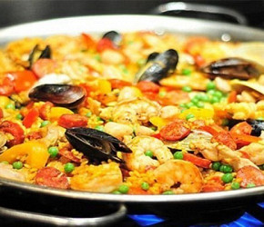 Фотография рецепта Паэлья с курицей, варено-копченой говядиной и морепродуктами