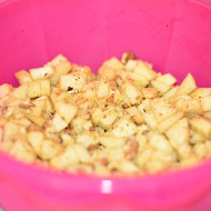 Пирог с яблоками и сгущенкой