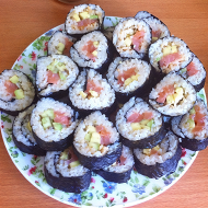 Роллы с рыбой и авокадо