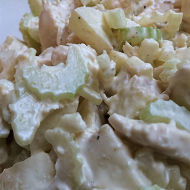 Салат из куриного филе с сельдереем и яблоками