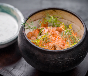 Фотография рецепта Перловая каша в топленом молоке с курицей, сырным соусом и зеленью