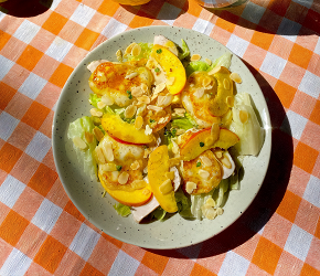 Фотография рецепта Салат с халуми, нектаринами и курицей