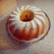 Кекс на молоке с изюмом и орехами