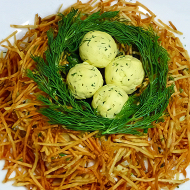 Картофельная закуска с курицей и яйцами