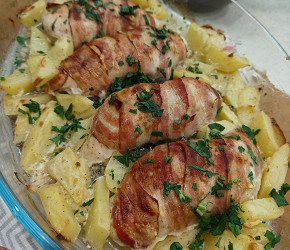 Фотография рецепта Куриное филе в беконе с чесноком