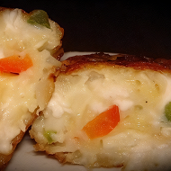 Котлеты из куриного мяса с овощами и сыром