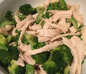 Фотография рецепта Салат из брокколи с курицей