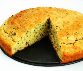Фотография рецепта Кукурузный хлеб с чили, зеленым луком и укропом