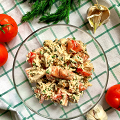 Фотография рецепта Салат с куриной грудкой и томатами автор Юлия Обручникова