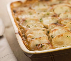 Фотография рецепта Картофель, запеченный с яйцами, сыром и молоком