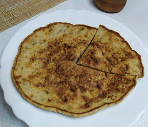 Фотография рецепта Сырная лепешка с тунцом и зеленью