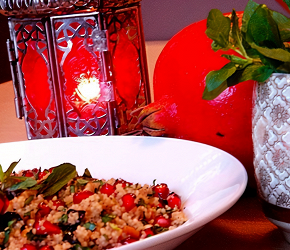 Фотография рецепта Кускус с зернами граната, кедровыми орешками, изюмом и йогуртом