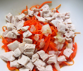 Фотография рецепта Салат с кукурузой, корейской морковью и курицей