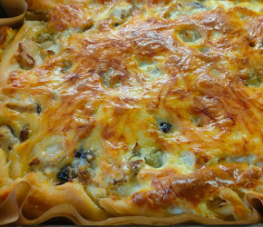 Фотография рецепта Лоранский пирог на слоеном тесте с курицей и грибами