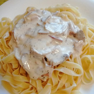 Паста с шампиньонами и беконом в сливочном соусе