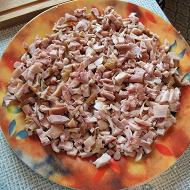 Салат с копчеными окорочками