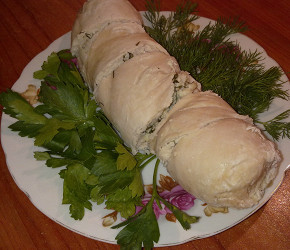 Фотография рецепта Куриный рулет с брынзой и зеленью