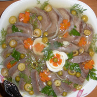 Заливное из свиного языка