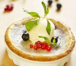 Фотография рецепта Блины со свежими ягодами по-датски (Dutch Baby)