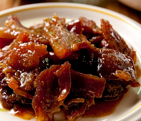 Фотография рецепта Schmaltz and Gribenes (хрустящие кусочки куриной кожи с жареным луком)