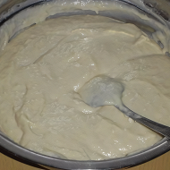 Заливной пирог с луком и яйцом
