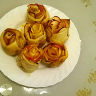 Слойки с яблоком «Розочки»
