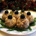 Фотография рецепта Закуска из курицы с чесноком, майонезом и грецкими орехами «Елочные шары» автор Екатерина Луценко