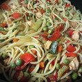 Фотография рецепта Салат из рисовой лапши с овощами и зеленью автор Оля Давыдова