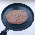 Фотография рецепта Кефирные оладушки с черемуховой мукой (без глютена) автор Софа Песня