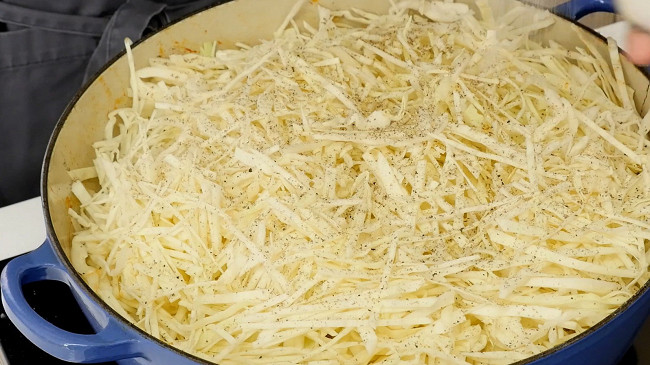 Фото шага рецепта Капустная солянка с мясом 126532 шаг 8