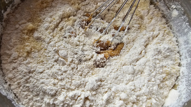 Фото шага рецепта Кофейный кекс с грецким орехом 175359 шаг 5