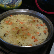Жареный рис с морковью, луком, нутом и индийскими специям