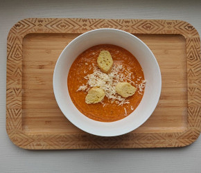 Фотография рецепта Суп-пюре из томатов с сухариками и сыром