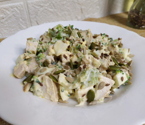 Фотография рецепта Салат с курицей и брокколи