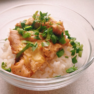 Оякодон (японский омлет с рисом и курицей)