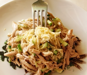 Фотография рецепта Салат с курицей и огурцами