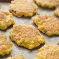 Фотография рецепта Котлеты из консервированной кукурузы со сметаной автор Людмила