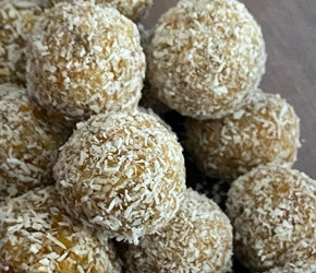 Фотография рецепта Конфеты из кураги, грецких орехов и кокосовой стружки