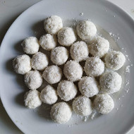 Творожный десерт с кокосовой стружкой