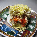 Фотография рецепта Слоеный куриный салат с шампиньонами и луком-пореем автор Irina Bmbulyan