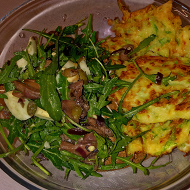 Теплый салат Рула с грибами и рукколой