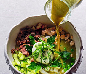 Фотография рецепта Окрошка на квасе с языком и курицей