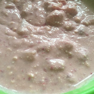 Творожный пирог с малиной и ананасами
