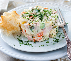 Фотография рецепта Салат с курицей и крабом