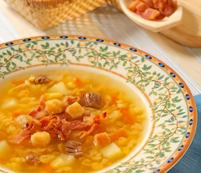Фотография рецепта Гороховый суп с беконом и гренками