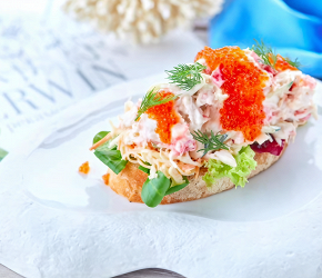 Фотография рецепта Брускетта с мясом камчатского краба