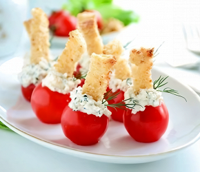Фотография рецепта Фаршированные черри с чесночными гренками